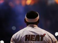 开云体育app-当爵士乐遇见引擎轰鸣，哈利伯顿的跨界接管艺术