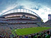 开云体育在线-橙色风暴席卷开普敦，当莱万在F1赛道接管一场跨界胜利