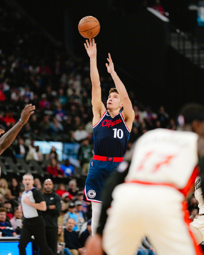 快船队实力逆袭,夺取胜利晋级 快船队实力逆袭,夺取胜利晋级