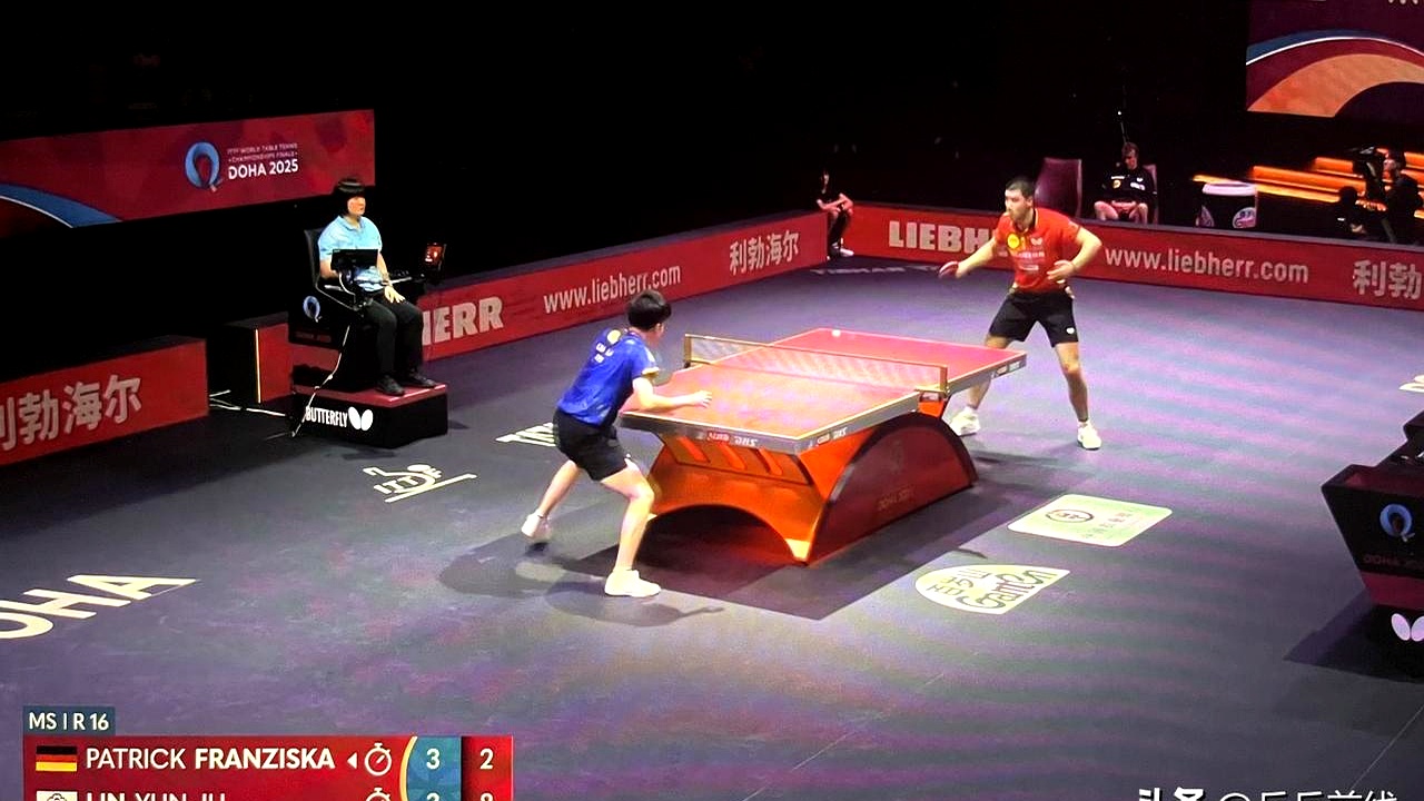 比赛过程中，球员们相互协作，打出了精彩的比赛