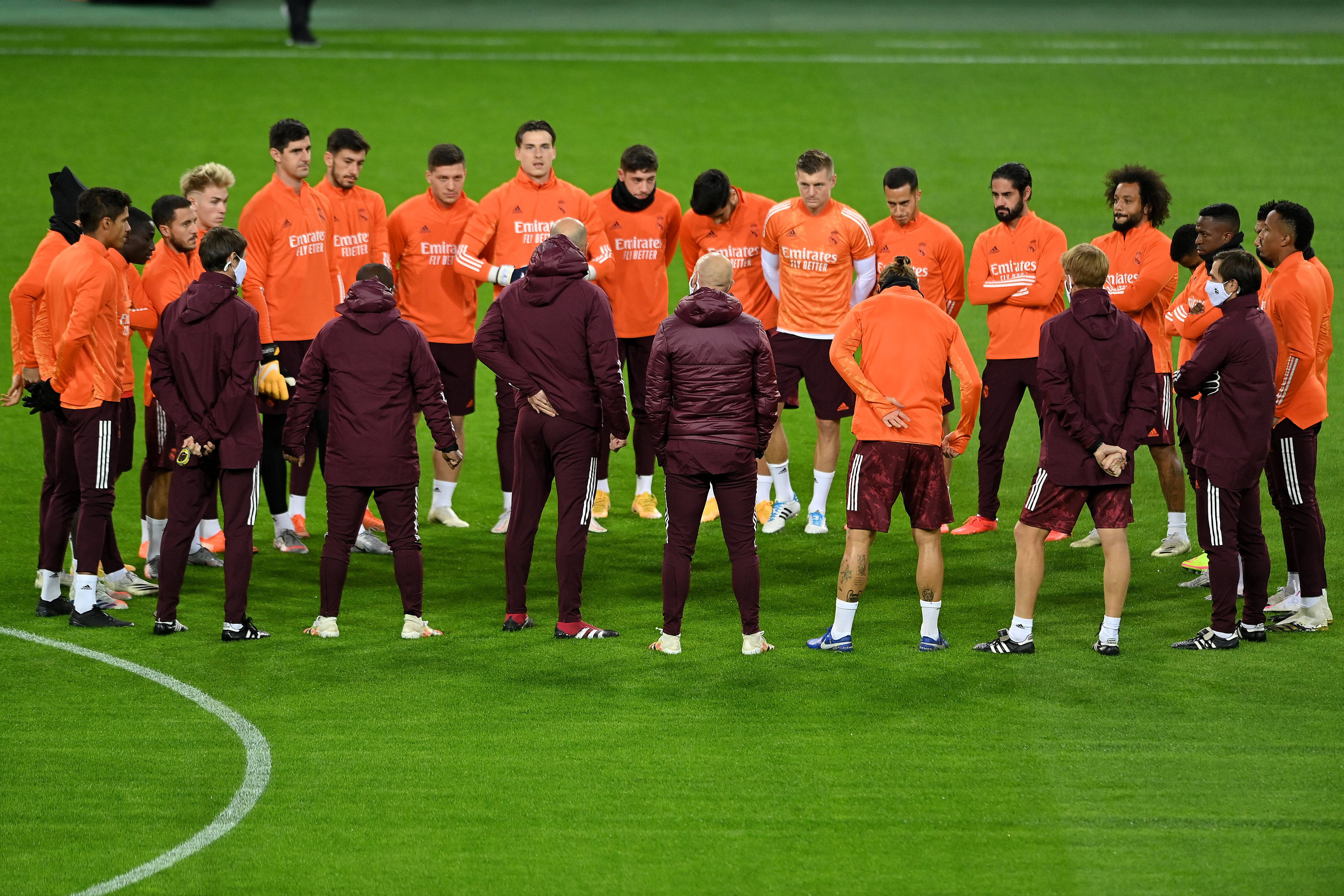 欧冠比赛阵容调整，球队备战