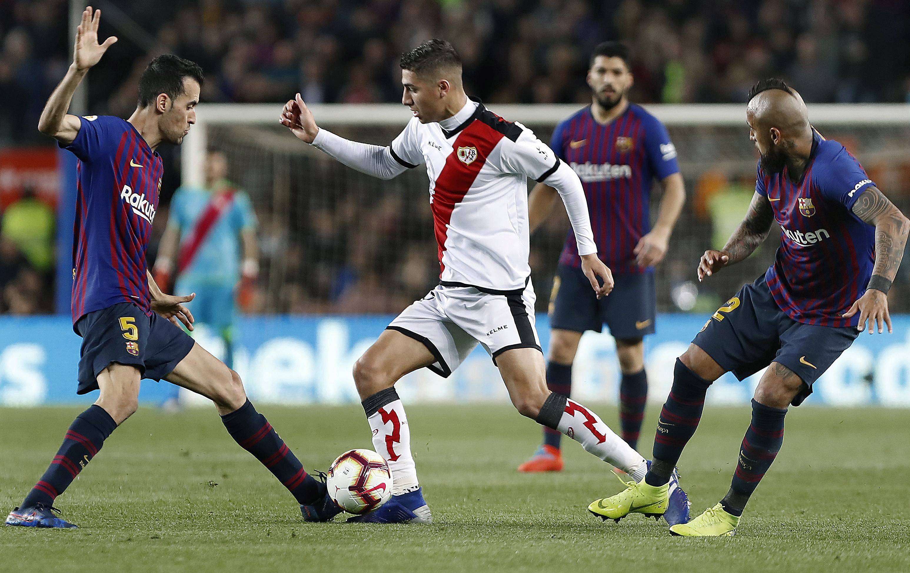 巴塞罗那球星受伤退出赛场,影响球队战术调整 巴塞罗那球星受伤退出赛场,影响球队战术调整