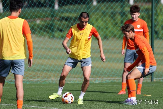 包含夺冠热门陷入困境,卫冕冠军面临考验的词条 包含夺冠热门陷入困境,卫冕冠军面临考验的词条