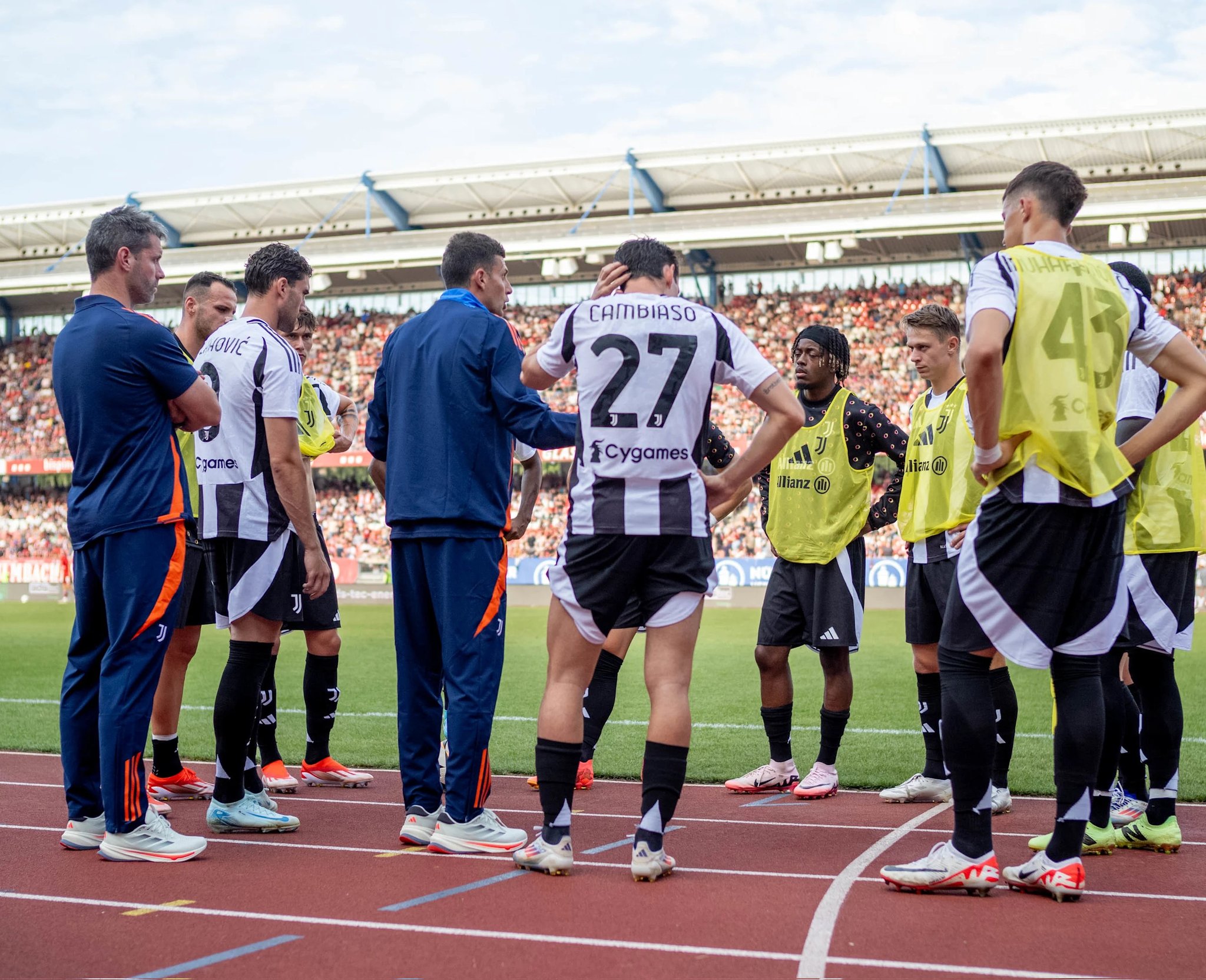 尤文图斯防守坚固，全队精诚合作的简单介绍