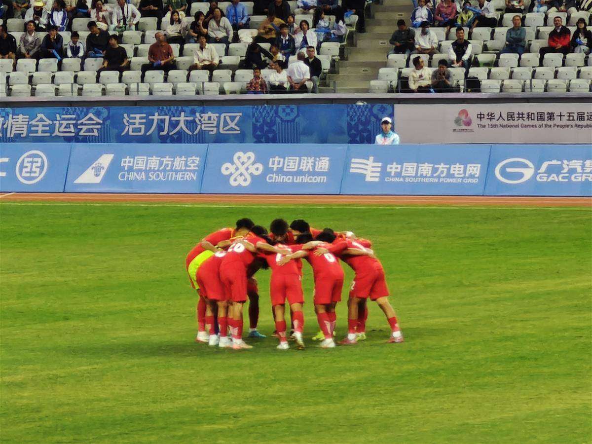 湖北队在场上比拼中获得胜利 湖北队在场上比拼中获得胜利