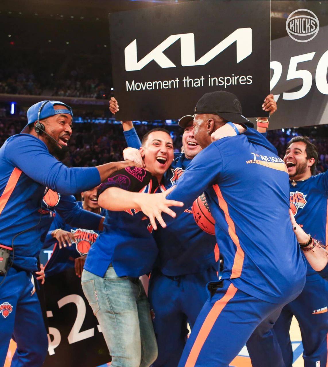 包含尼克斯队球员借力互助，以团队实力获胜的词条