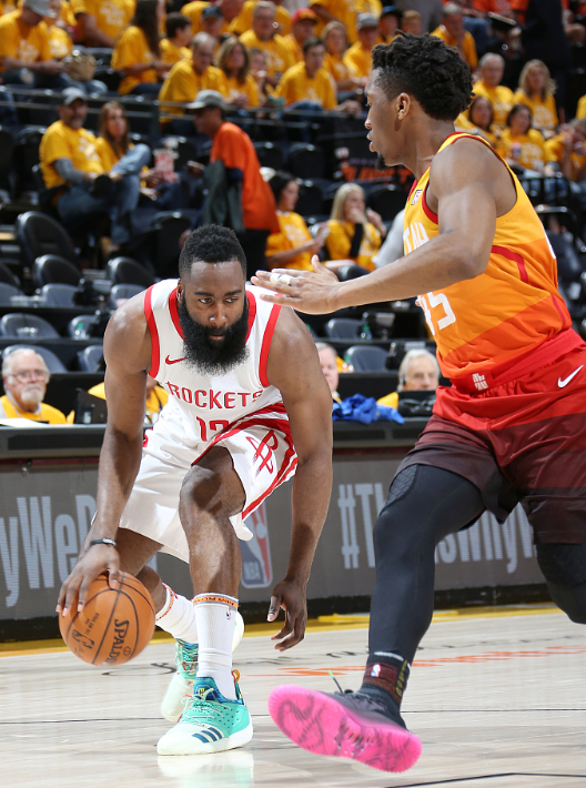 新疆队碾压火箭，米切尔统治全场