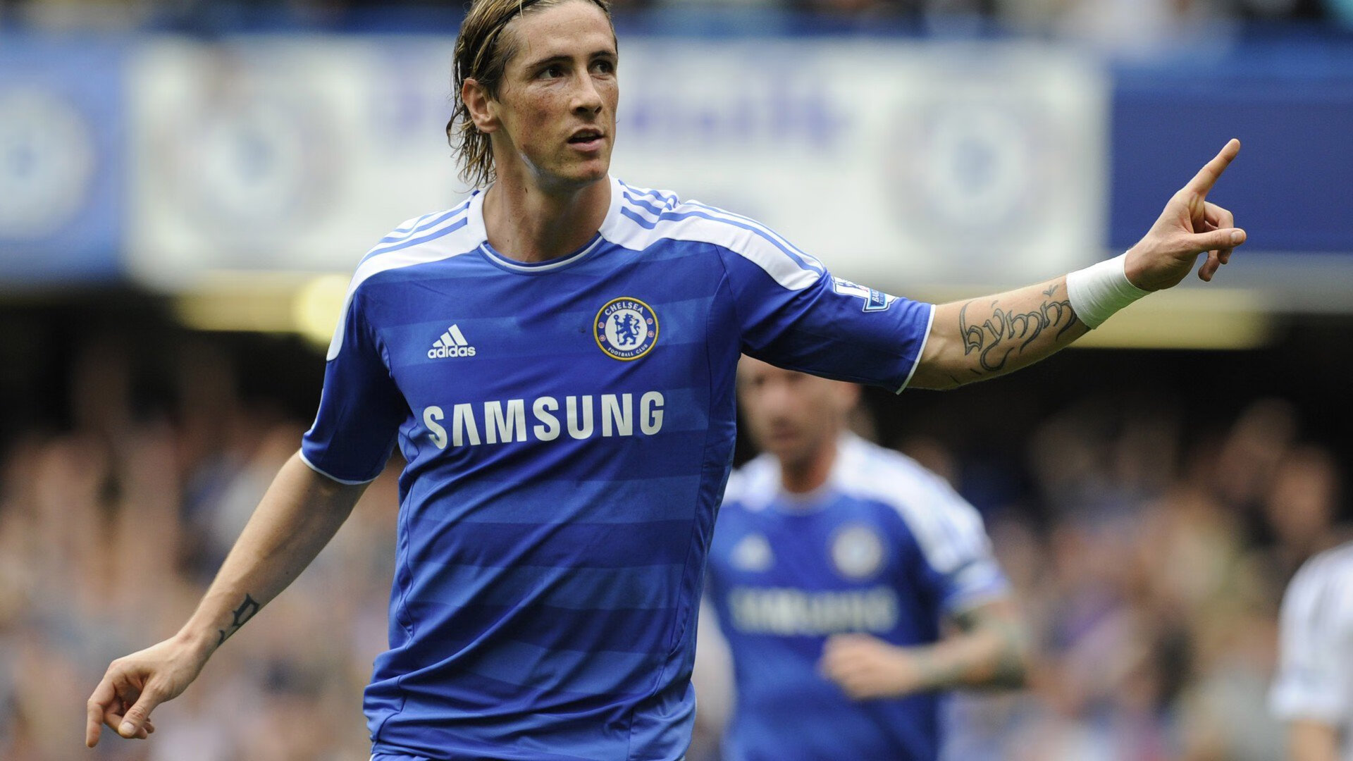 劳塔罗关键节点连续得分，F1新赛季揭幕战之夜的绿茵回响