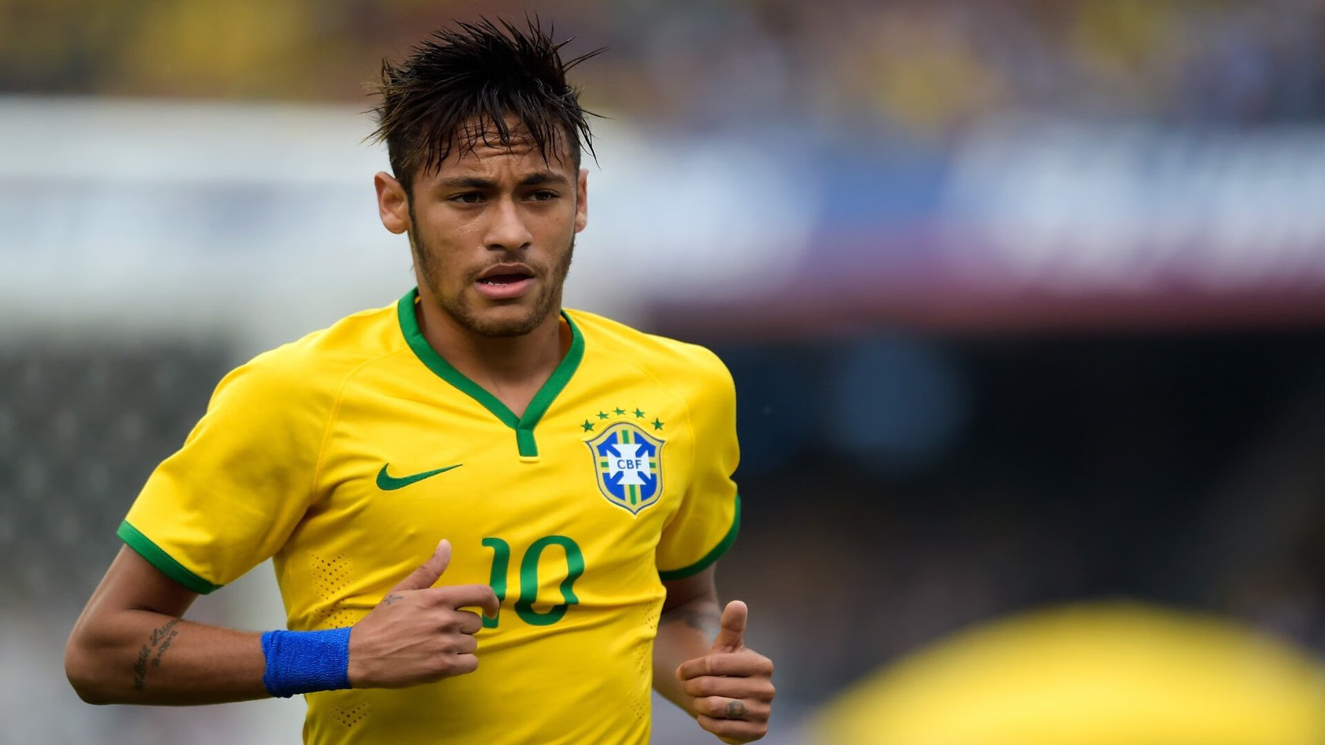 巴黎封锁厄瓜多尔,姆巴佩刷新纪录背后的足球外交与个人传奇