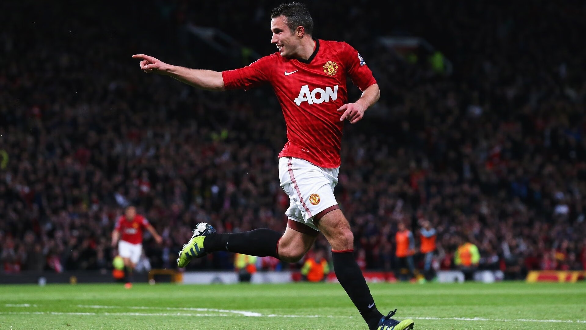 梅赛德斯翻盘阿斯顿马丁，勒克莱尔点燃赛场，一场策略与勇气的胜利