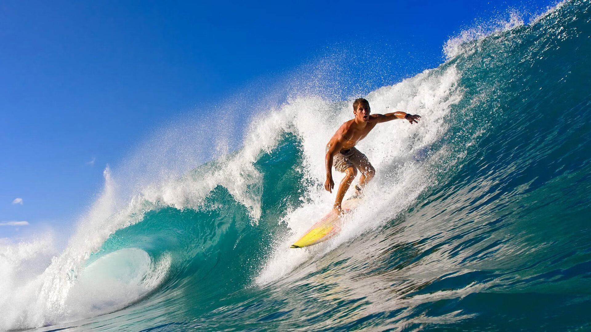 赛道上的逆袭,哈斯车队力克红牛二队,周冠宇关键制胜